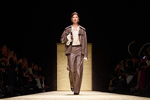 Длинный ворс, пушистый мех, кожа, пайетки: что носить осенью-зимой 2025-2026