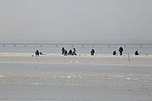 Начнёте тонуть, свистите!: приморских рыбаков просят переждать ледостав
