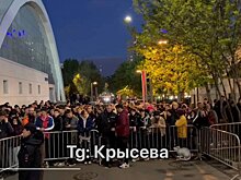 Толпа болельщиков не может попасть на стадион на матч 2Drots – «Родина Медиа»