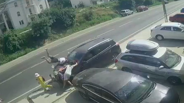 Внедорожник под Анапой сбил семерых пешеходов на тротуаре