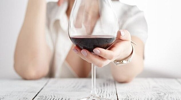 Женщинам с раком груди разрешили два бокала вина в неделю