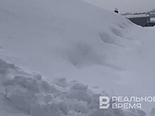 В Казани водитель с признаками алкогольного опьянения на автомобиле без номеров врезался в сугроб