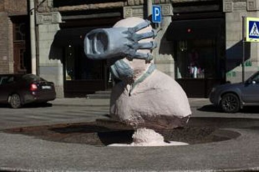 В центре Петербурга появилась скульптура, посвященная интернет-зависимости