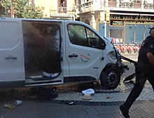 Полиция ликвидировала въехавшего в толпу в Барселоне водителя