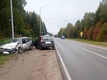 Водитель и пассажир «четырнадцатой» выжили после столкновения с «Калиной», вылетевшей на встречку