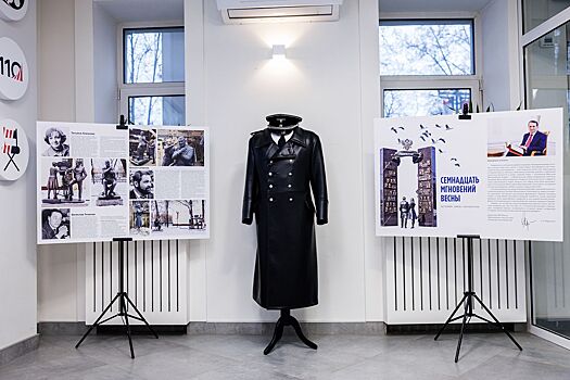 В сквере у Киностудии Горького появились скульптурные композиции, посвященные создателям фильма «Семнадцать мгновений весны»