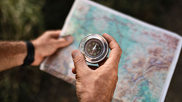 Инструкция, которая спасёт жизнь: как пользоваться компасом