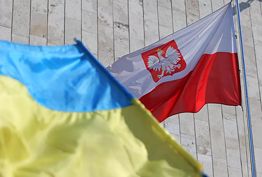 Политолог: Зеленский начал раздавать украинские земли с Польши