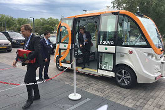 Scania представила на выставке в Стокгольме автопилот-уборщик будущего