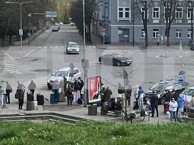 На КПП "Ивангород" в РФ со стороны Эстонии зафиксировано скопление людей