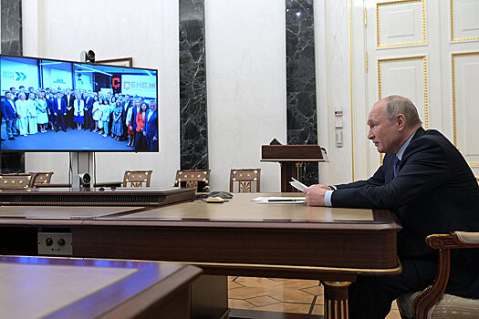 Путин дал советы о госслужбе на встрече с управленцами