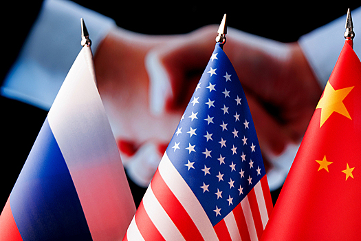 Два американских фронта: эксперт разоблачил «странную» стратегию Трампа против Китая и России