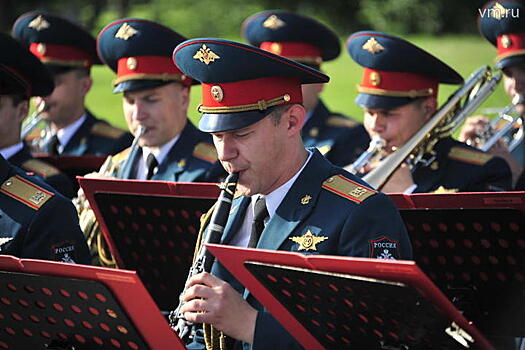 Военные оркестры сыграют в Летнем саду