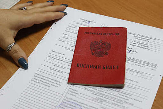 "Фонтанка": в Петербурге мужчине вручили повестку при выдаче загранпаспорта