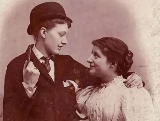 Порно күйеулер пизданың спермін жалайды