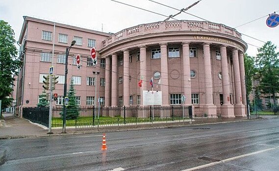 "Преступления под дулом шариковой ручки": профессура КХТИ от защиты перешла к нападению