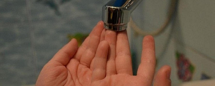 Более 1 тыс. жителей Мурманска остались без холодной воды из-за аварии