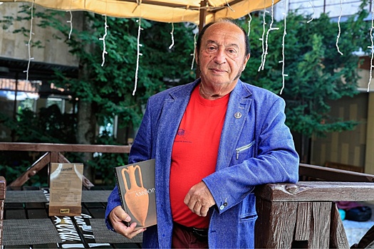 Поэт Аврутин: Задача показать, что белорусская поэзия не уступает мировой