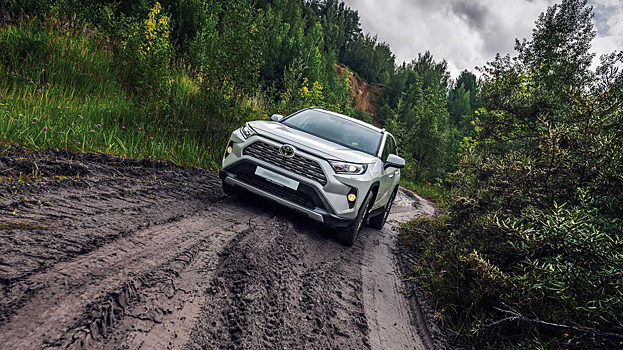 Автоэксперты назвали главных конкурентов японского Toyota RAV4