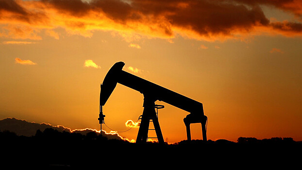 Цены на нефть снизились почти на 3%