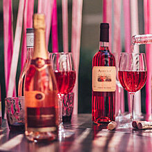 Pop-up бар розовых вин открывает свои двери на веранде ресторана Простые вещи New Vintage