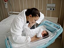 Денис Паслер поздравил свердловчанок с Днем матери