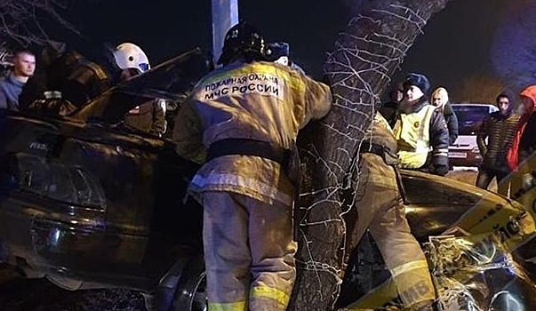 Страшное ДТП в Приморье: человека зажало в салоне авто