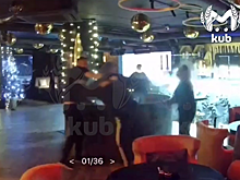 Mash: в Адлере кальянщик избил хозяйку клуба из-за запрета пить на работе