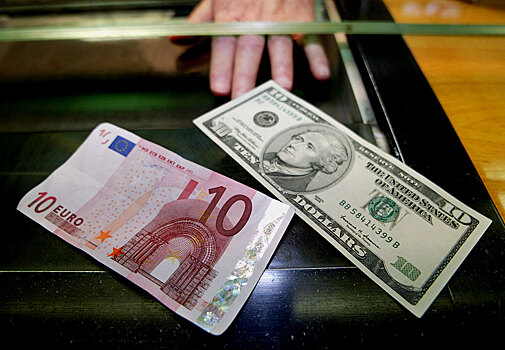 Доллар достиг 52 рублей, евро приближается к 57 рублям
