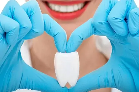 Стоматолог-хирург назвал причины появления кисты на зубах