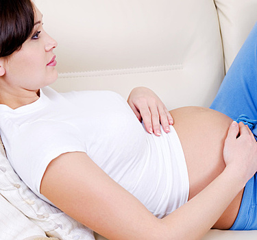 Почему тянет внизу живота на ранних сроках беременности?