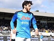 Полузащитник «Наполи» Кварацхелия согласился остаться в команде  до 2028 года