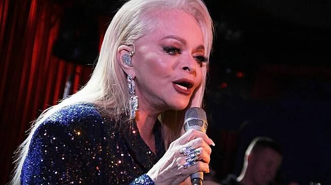 Долина впервые вышла на сцену после интервью о скандале с квартирой