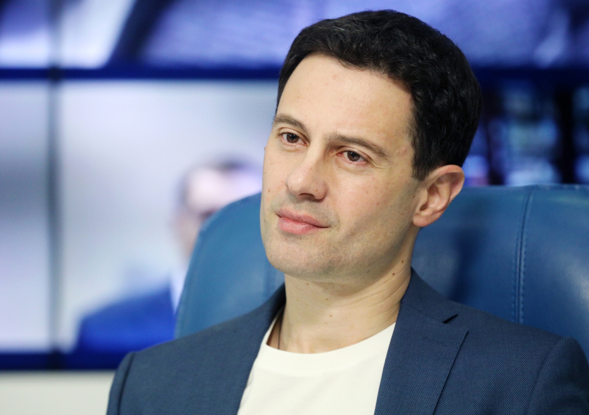 Куда и почему пропал из кино актер Антон Макарский?