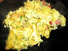 Жаренный картофель с яйцом