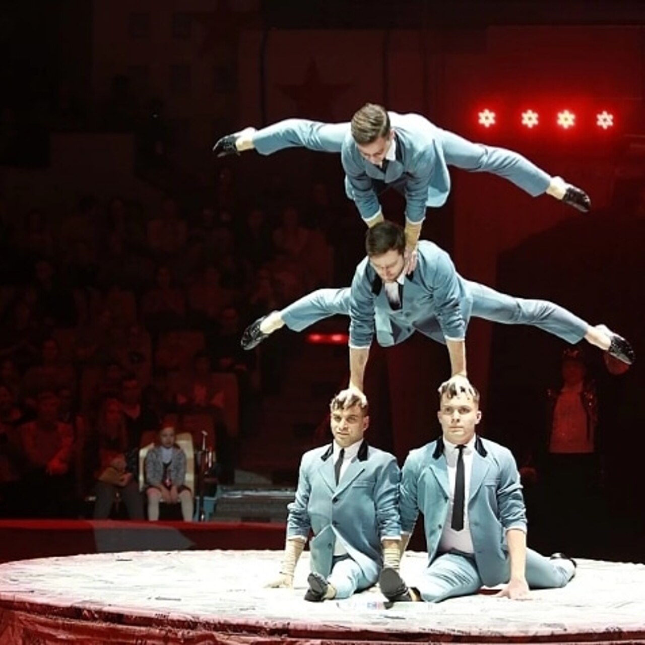 Қожайын мен құлдың қатысуымен BDSM порно видео