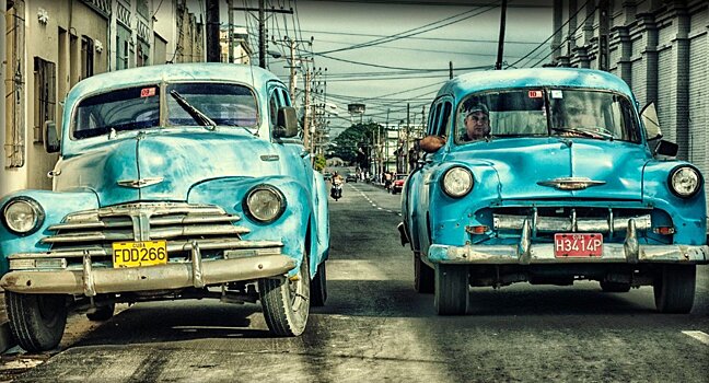 Почему на Кубе так много старых американских автомобилей?