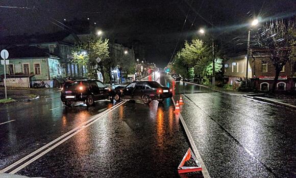 В Кирове столкнулись «Форд» и «Дэу»: пострадали три 18-летние девушки