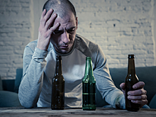 Нарколог назвал стресс главной причиной алкоголизма в России