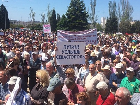 «Будем молчать – все заберут». В Севастополе митингующие выразили недоверие правительству и Законодательному собранию