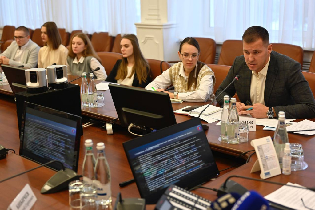 Максим Егоров поблагодарил Молодежное правительство за активную работу на благо региона