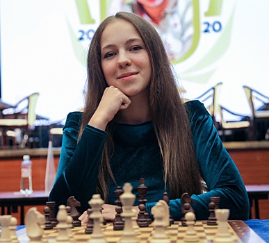 Виктор Карамышев поздравил курскую шахматистку с победой на чемпионате ЦФО