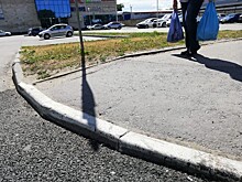 "Асфальт, может, и хороший, но бордюры непреодолимы": После ремонта дорог Тверь по-прежнему недоступна для инвалидов-колясочников