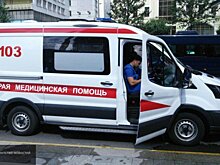 Странное ДТП в Туле: иномарка «взлетела» и «забралась» на два автомобиля