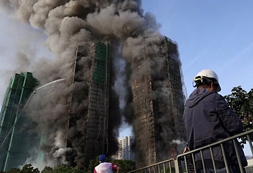 Число погибших при пожаре в небоскребах Гонконга возросло