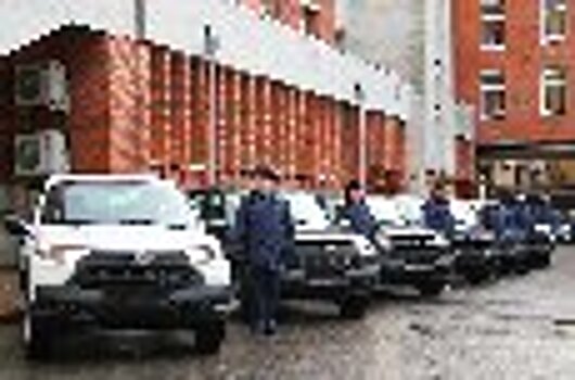 Губернатор Ленинградской области Александр Дрозденко и начальник ГУФСИН Северной столицы Игорь Потапенко вручили ключи от автомобилей для филиалов уголовно-исполнительной инспекции Ленинградской области