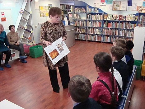 Читателям районной библиотеки рассказали об истории появления книги