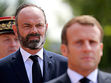 Экс-премьеру Франции Эдуару Филиппу прислали письмо с угрозой и патроном