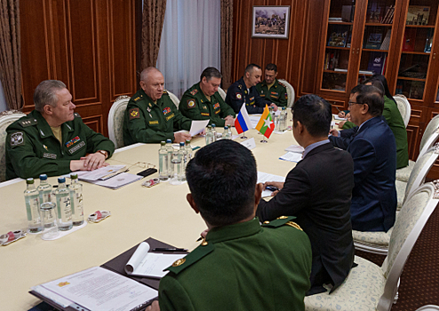 Замминистра обороны России генерал-полковник Александр Фомин провел встречу с Послом Мьянмы Тит Линн Оуном