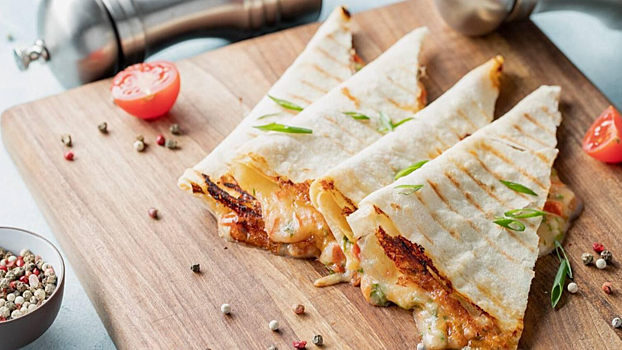 Готовим с лавашем: 4 простых, быстрых и сытных блюда